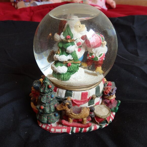 Vintage Heritage House “Deck The Halls” Musical Snowglobe - Picture 3 of 8